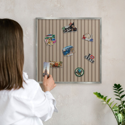 Tabule na magnety z dovolené ve stříbrném rámu Svislé pruhy