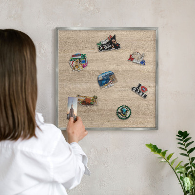 Tabule na magnety na zeď stříbrný rám Dřevěné pozadí