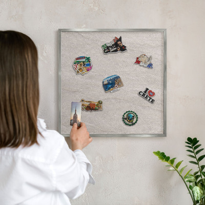 Tabule na magnety na zeď stříbrný rám Jemná elegance