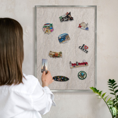 Tabule na magnety na zeď stříbrný rám Jemná elegance
