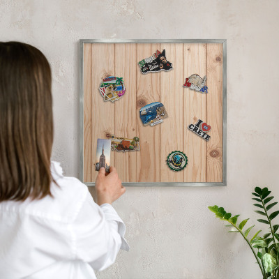 Tabule na magnety na zeď stříbrný rám Dřevěný vzor
