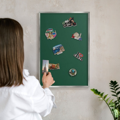 Tabule na magnety z dovolené ve stříbrném rámu Lahvová zelená