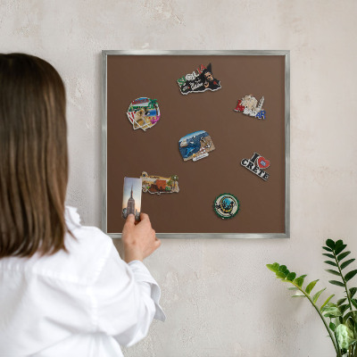 Tabule na magnety z dovolené ve stříbrném rámu Kaštanově hnědá