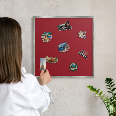 Tabule na magnety na zeď stříbrný rám Světle vínová