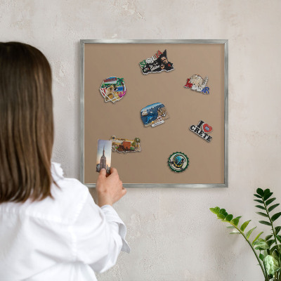 Tabule na magnety z dovolené ve stříbrném rámu Teplá světle hnědá