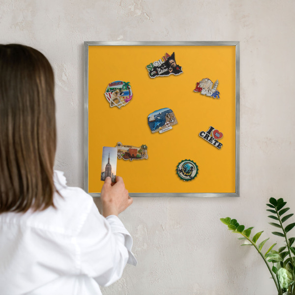 Tabule na magnety na zeď stříbrný rám Živě oranžová