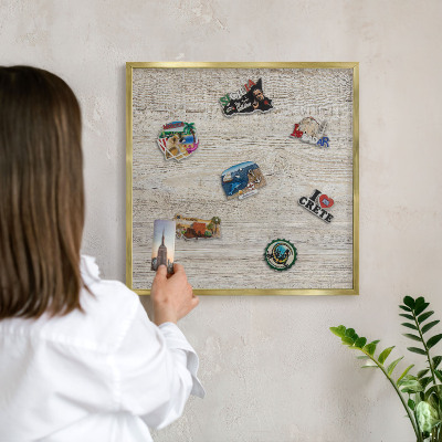 Plechové tabule na magnety zlatý rám Dřevěná textura