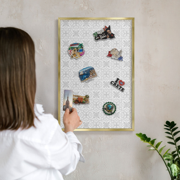 Magnetické tabule na magnety v zlatém rámu Geometrická symetrie