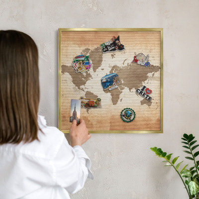 Magnetické tabule na magnety v zlatém rámu Mapa světa