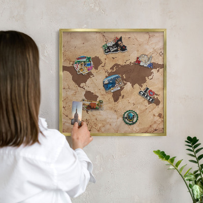 Magnetické tabule na magnety v zlatém rámu Mapa světa