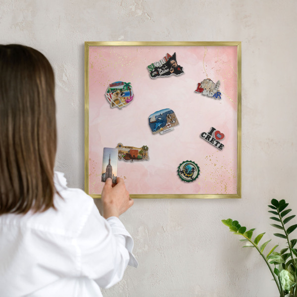 Magnetické tabule na magnety v zlatém rámu Jemná elegance
