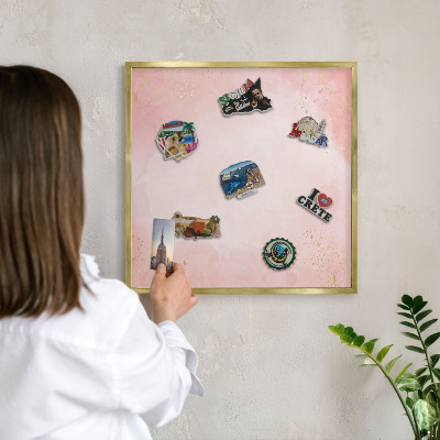 Magnetické tabule na magnety v zlatém rámu Jemná elegance
