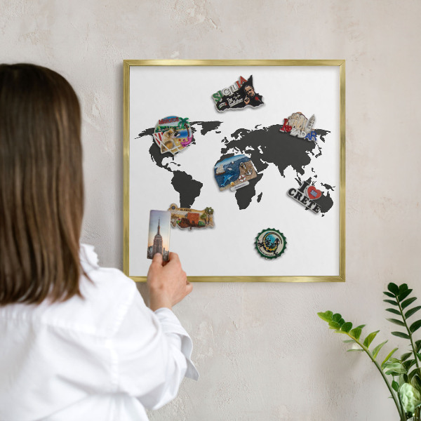 Magnetické tabule na magnety v zlatém rámu Mapa světa