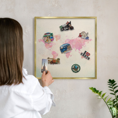 Magnetické tabule na magnety v zlatém rámu Mapa světa
