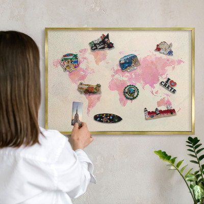 Magnetické tabule na magnety v zlatém rámu Mapa světa