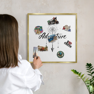 Magnetické tabule na magnety v zlatém rámu Dobrodružné téma