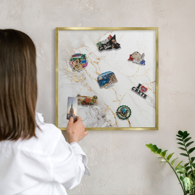 Magnetické tabule na magnety v zlatém rámu Mramorová elegance