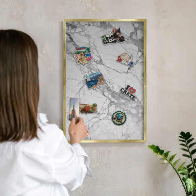 Magnetické tabule na magnety v zlatém rámu Mramorová elegance