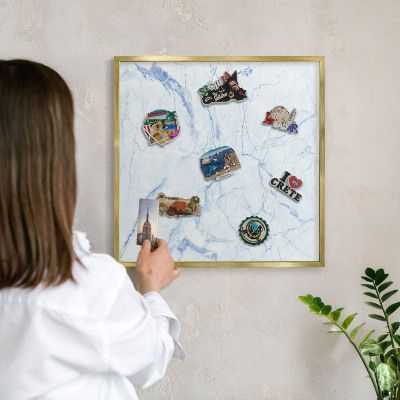 Magnetické tabule na magnety v zlatém rámu Mramorový design