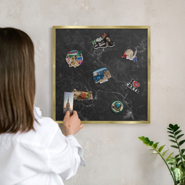 Magnetické tabule na magnety v zlatém rámu Černý mramor