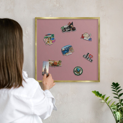Magnetické tabule na magnety v zlatém rámu Prašně růžová