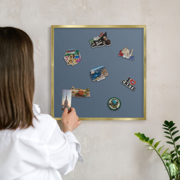 Magnetické tabule na magnety v zlatém rámu Pastelově tmavě modrá