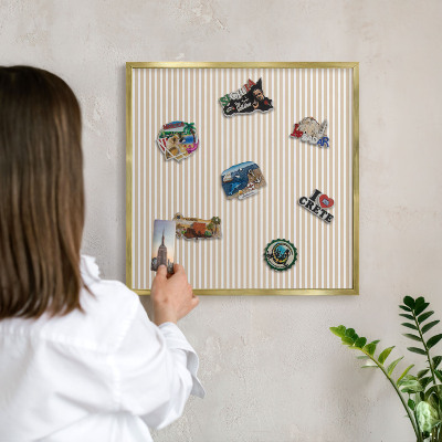 Magnetické tabule na magnety v zlatém rámu Svislé pruhy