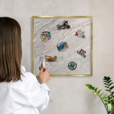 Magnetické tabule na magnety v zlatém rámu Mramorová elegance