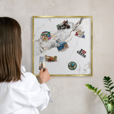 Magnetické tabule na magnety v zlatém rámu Mramorový efekt
