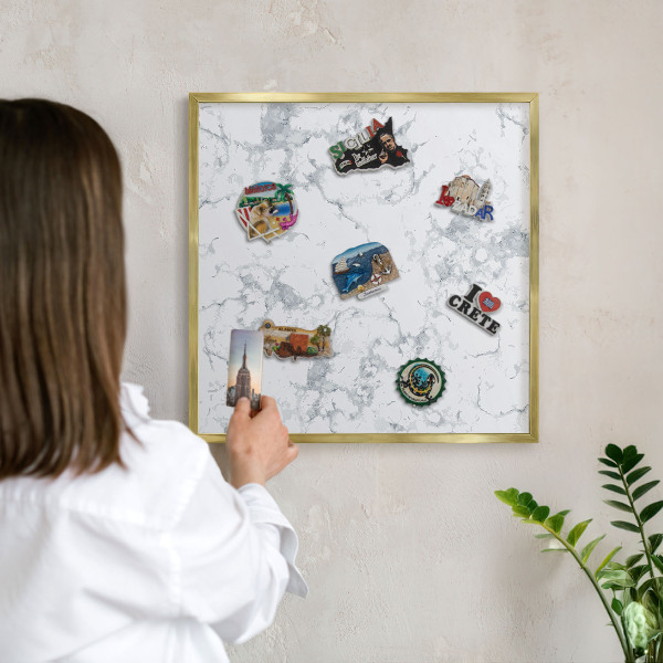 Magnetické tabule na magnety v zlatém rámu Mramorová estetika