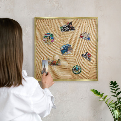 Magnetické tabule na magnety v zlatém rámu Konstrukční linie