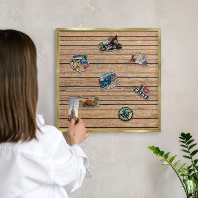 Plechové tabule na magnety zlatý rám Dřevěné desky