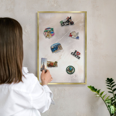 Magnetické tabule na magnety v zlatém rámu Jemná lehkost