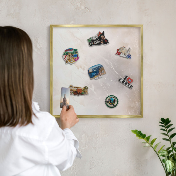 Magnetické tabule na magnety v zlatém rámu Jemná lehkost