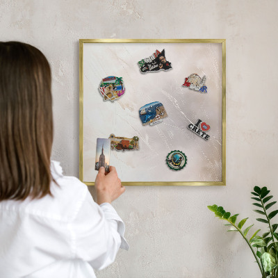 Magnetické tabule na magnety v zlatém rámu Jemná lehkost