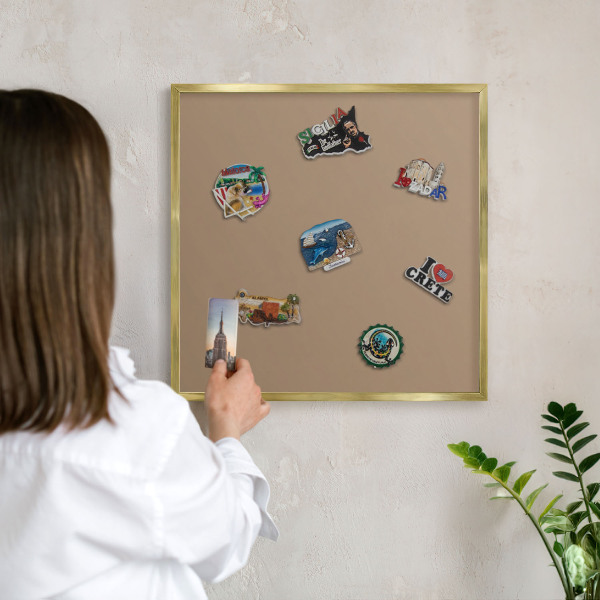 Magnetické tabule na magnety v zlatém rámu Teplá světle hnědá