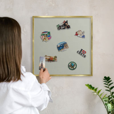 Magnetické tabule na magnety v zlatém rámu Teplá šedá