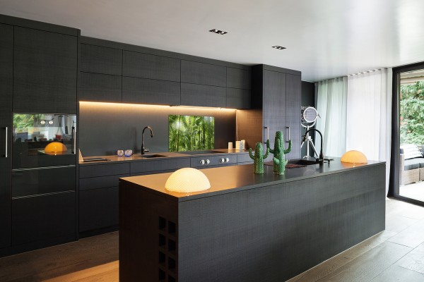 Přednosti skla nahrazujícího obklady v kuchyni, aneb skleněné kuchyňské panely
